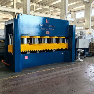 客戶定制1800噸門框壓花液壓機，龍門式液壓機，框架式油壓機廠家